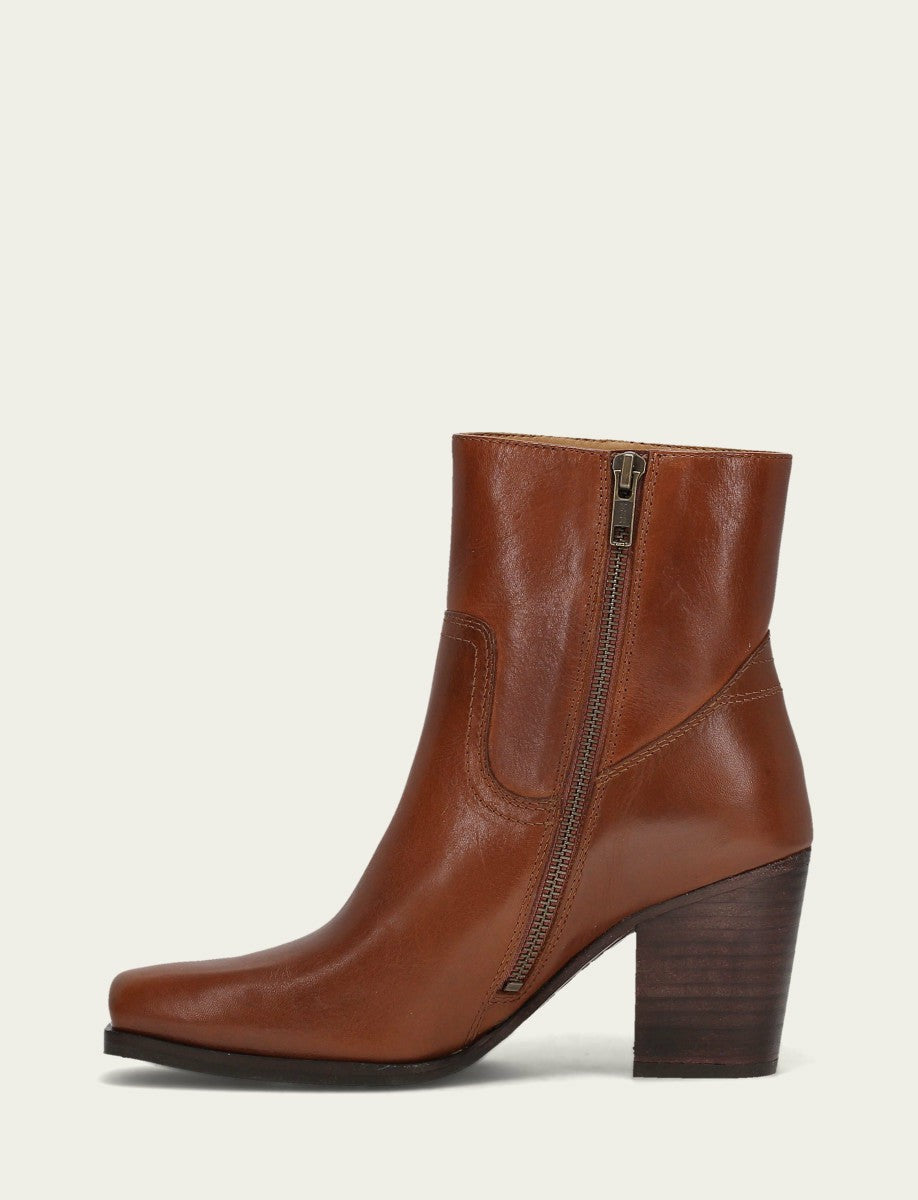 Women's Cinnamon Shiloh Zip Booties